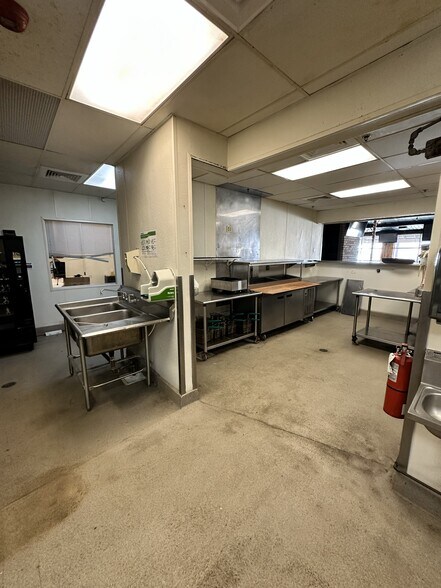 More Photos Of 850 Interstate 10 S, Beaumont Restaurant For Lease
