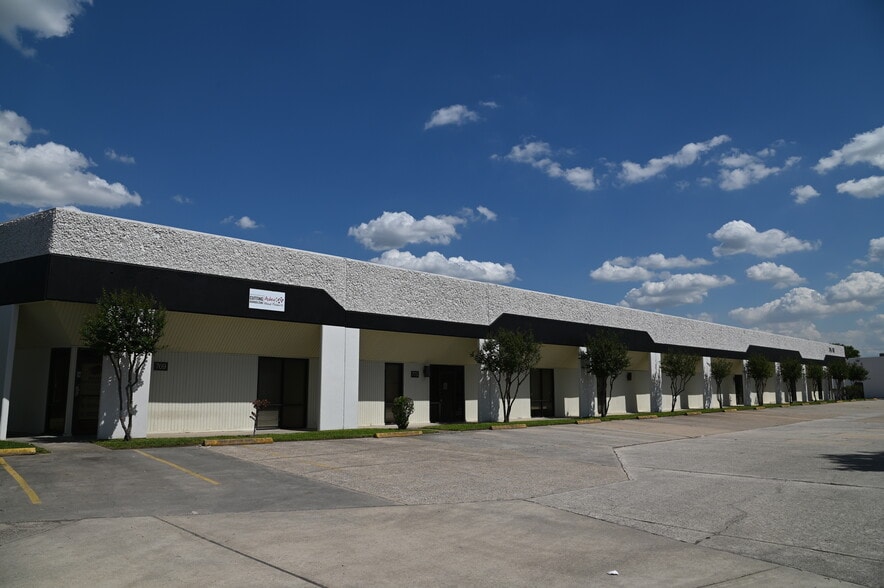 More Photos Of 15534 W Hardy Rd, Houston Unknown For Lease