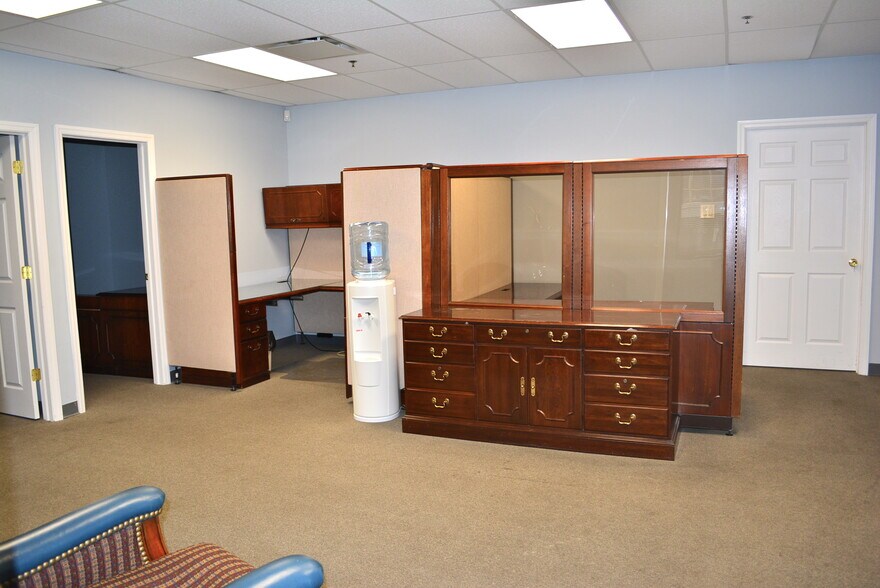 More Photos Of 4 Mark Rd, Kenilworth Light Distribution For Sale