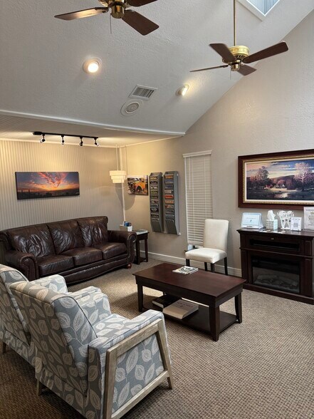 More Photos Of 2095 W Main St, League City Medical For Lease