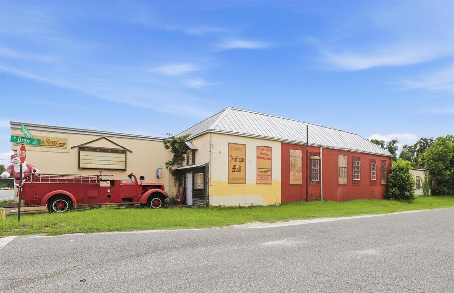 More Photos Of 114 S Byron Butler Pky, Perry Flex For Sale