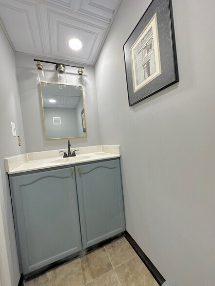 More Photos Of 9300-9306 Old Keene Mill Rd, Burke Loft Creative Space For Lease