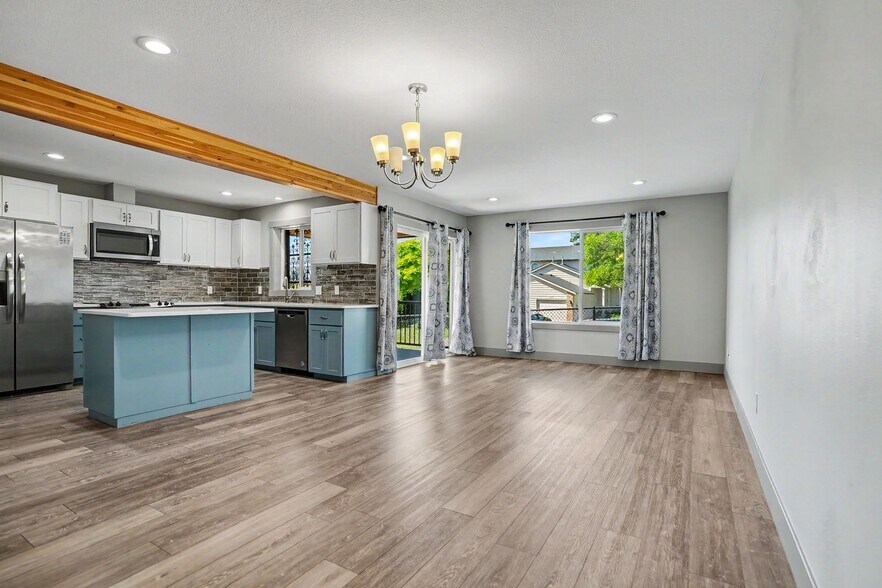 More Photos Of 1364 Northern Heights Loop, Keizer Multifamily For Sale