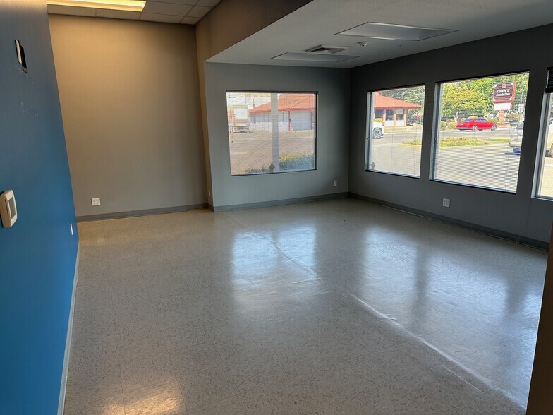 More Photos Of 765 S Riverside Ave, Medford Freestanding For Sale