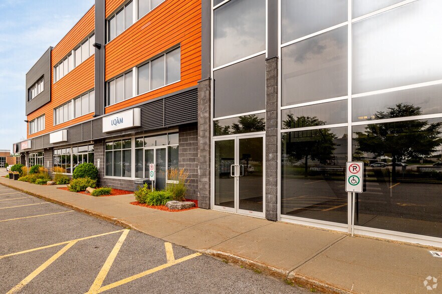 More Photos Of 2700 Boul des Entreprises, Terrebonne Office For Lease