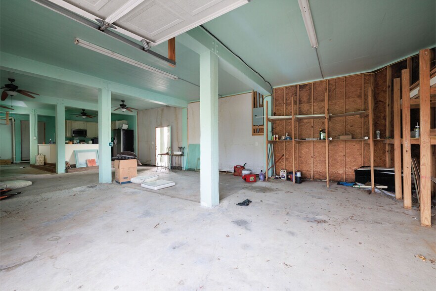 More Photos Of 3120 Hwy 87, Crystal Beach Office Residential For Sale