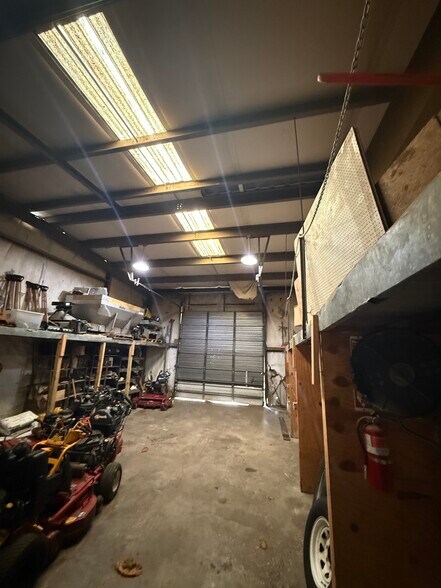 More Photos Of 5711 Greendale Rd, Richmond Warehouse For Lease