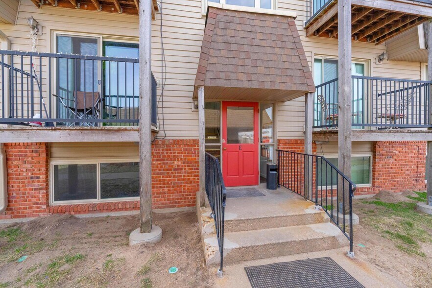 More Photos Of 103 E 7th Ave, South Hutchinson Apartments For Sale