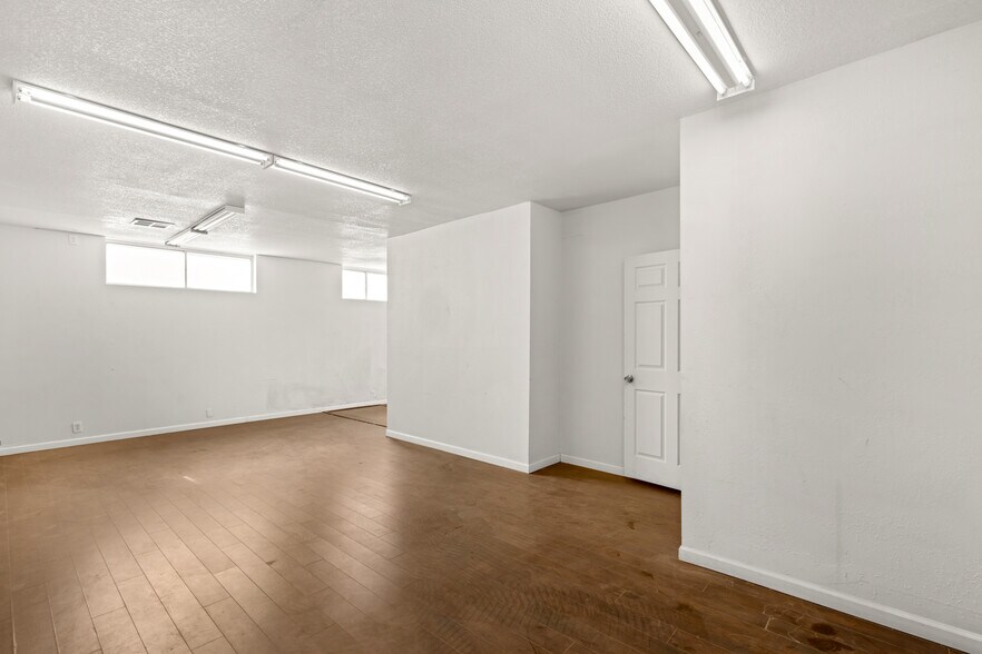 More Photos Of 830 E Sahara Ave, Las Vegas Office For Sale