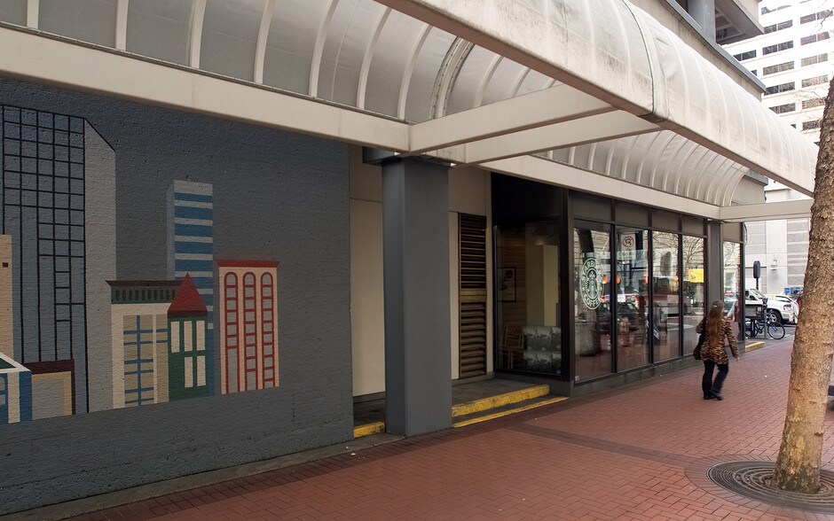 More Photos Of 1009-1035 SW Sixth Ave, Portland Parking Garage For Lease