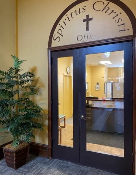 More Photos Of 121 N Fitzhugh St, Rochester Religious Facility For Lease