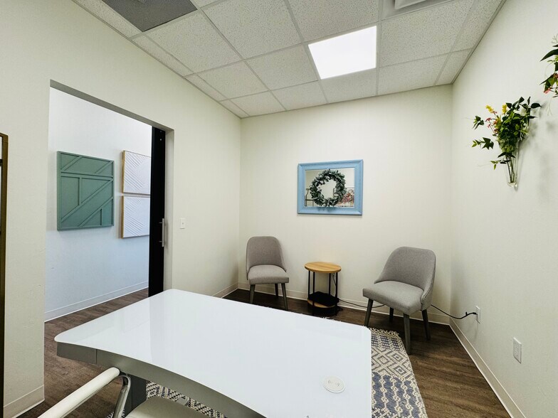 More Photos Of 901 E Main St, Yukon Coworking Space
