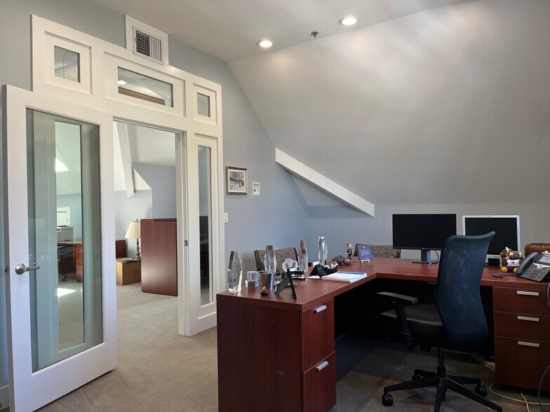 More Photos Of 64 Wall St, Madison Office Residential For Lease