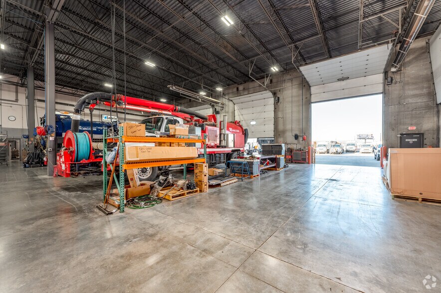 More Photos Of 5550 Poindexter Dr, Indianapolis Distribution For Sale