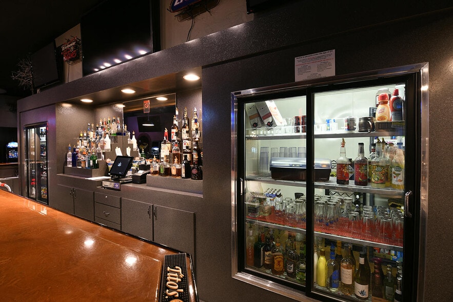 More Photos Of 239 Main St, Shelby Bar For Sale