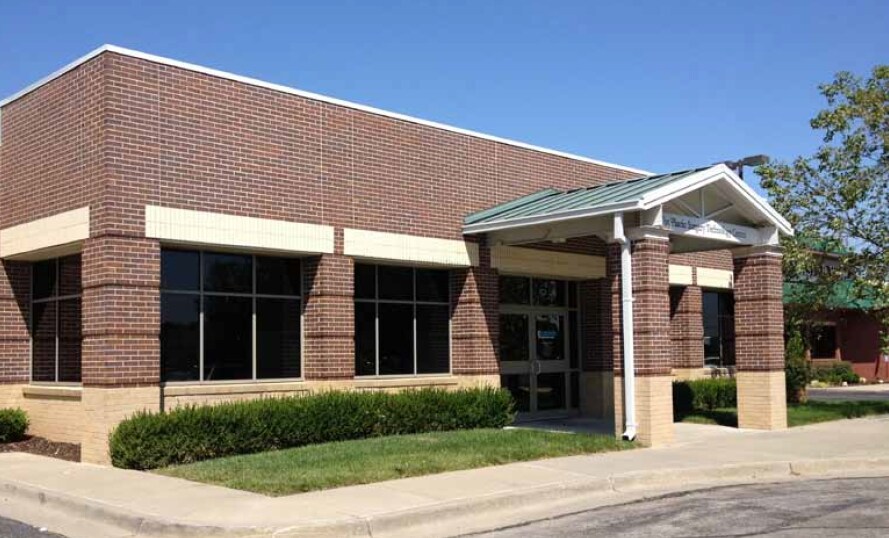 Primary Photo Of 4820 S Arrowhead Dr, Independence Medical For Lease