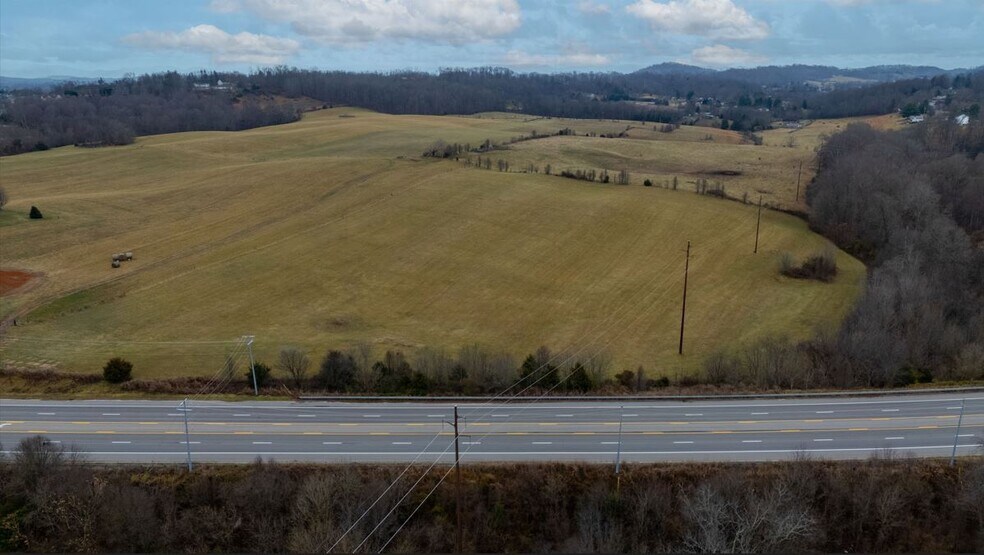 More Photos Of Bobby Hicks Highway Hwy, Gray Land For Sale