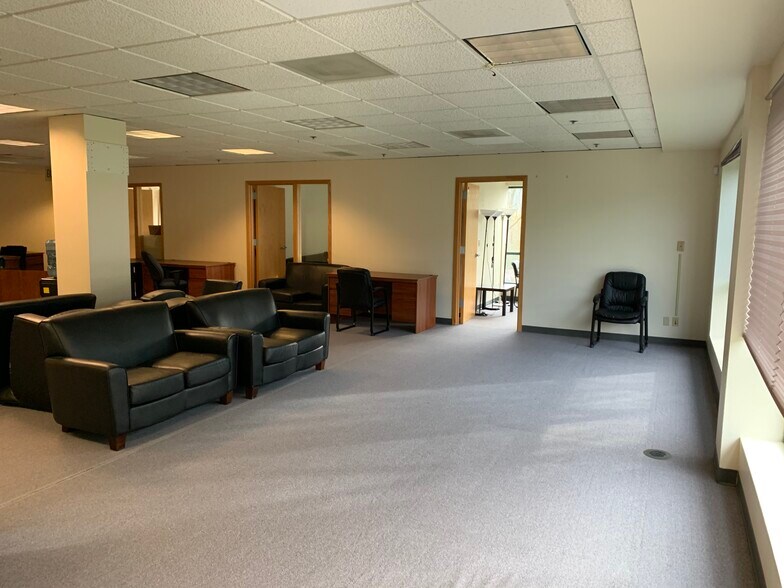 More Photos Of 10634 E Riverside Dr, Bothell Office For Lease