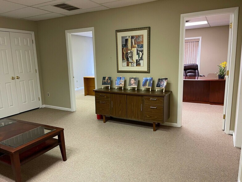 More Photos Of 304 Federal Rd, Brookfield Office For Sale