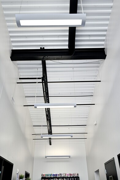 More Photos Of 901 N Vista Ridge Blvd, Cedar Park General Retail For Sale