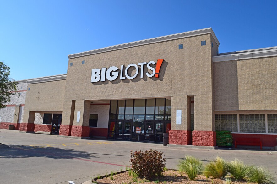 More Photos Of 989 N Walnut Creek Dr, Mansfield General Retail For Lease