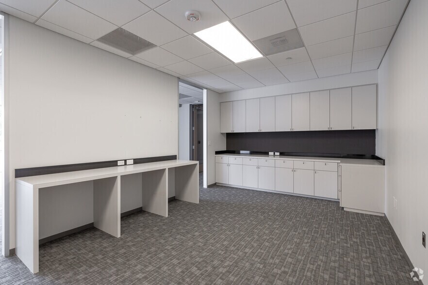 More Photos Of 15740 Park Row, Houston Unknown For Lease