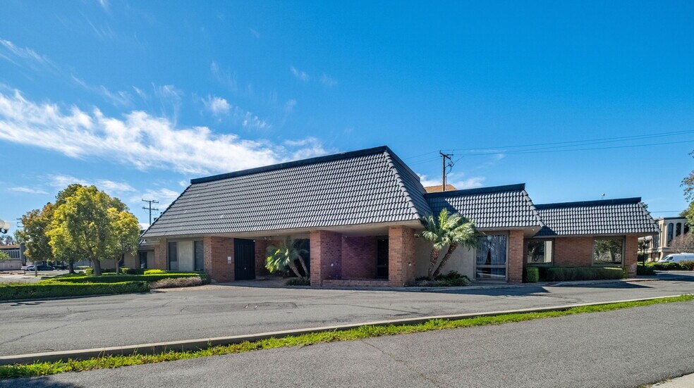 More Photos Of 550 N Golden Circle Dr, Santa Ana Office For Lease