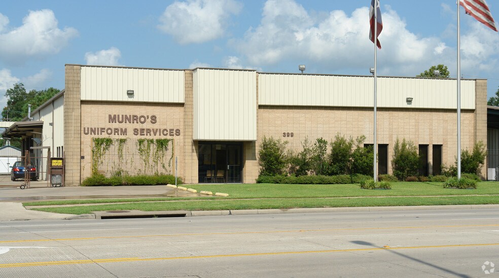 Primary Photo Of 399 Ml King Jr Pky, Beaumont Service For Sale