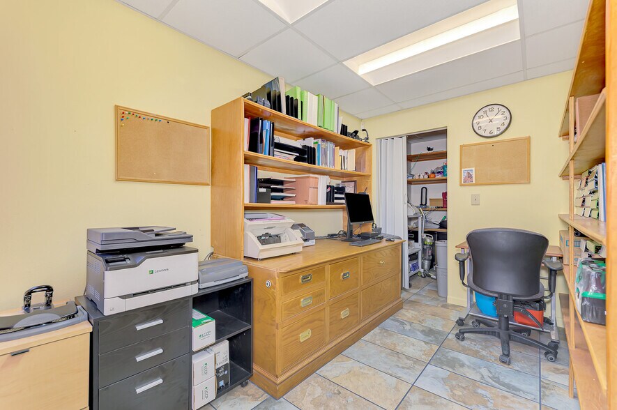 More Photos Of 2831 Ringling Blvd, Sarasota Medical For Sale