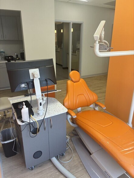 More Photos Of 975 N Mur-Len Rd, Olathe Medical For Sale