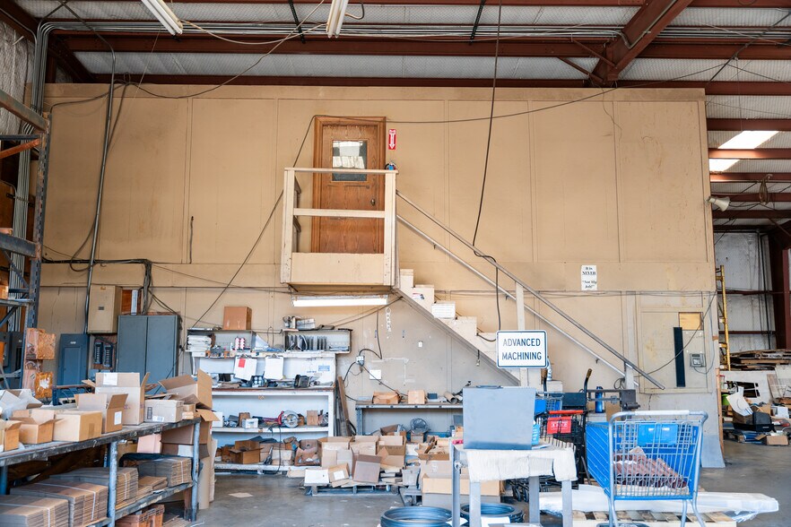 More Photos Of 1630 N Interstate 35 E, Lancaster Flex For Sale