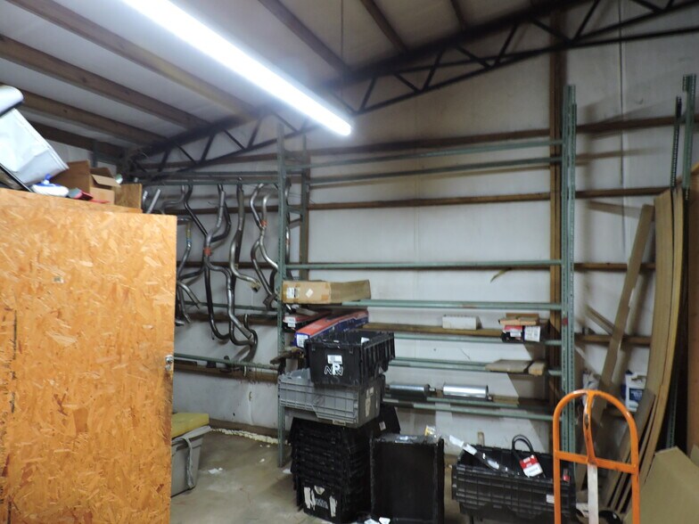 More Photos Of 130 Academy Dr, Greenville Auto Repair For Sale