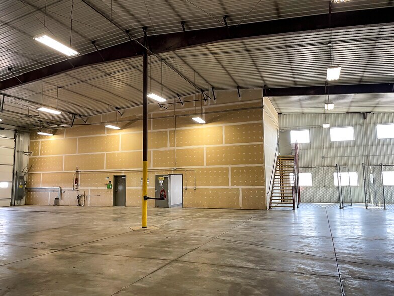 More Photos Of 14472 Commerce Park Blvd, Williston Warehouse For Sale