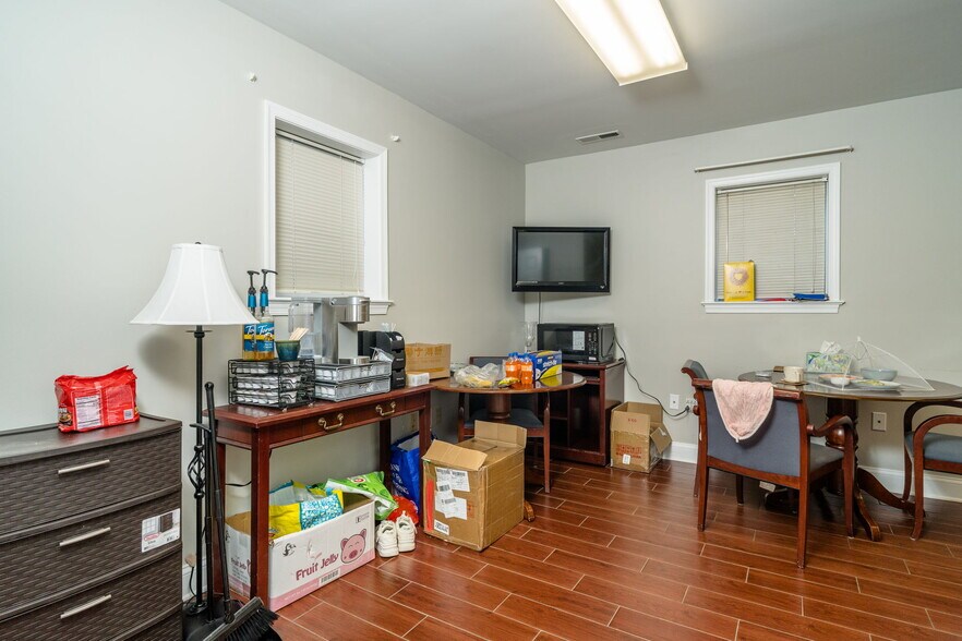 More Photos Of 413 N Coalter St, Staunton Office Residential For Lease