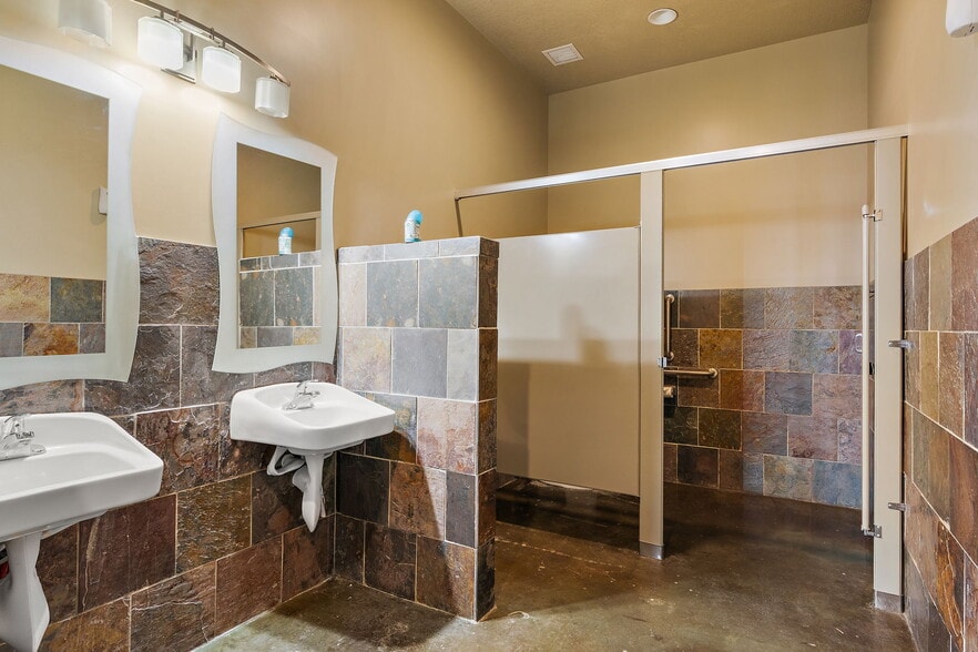 More Photos Of 4100 Shoreline Dr, Spring Park Apartments For Sale