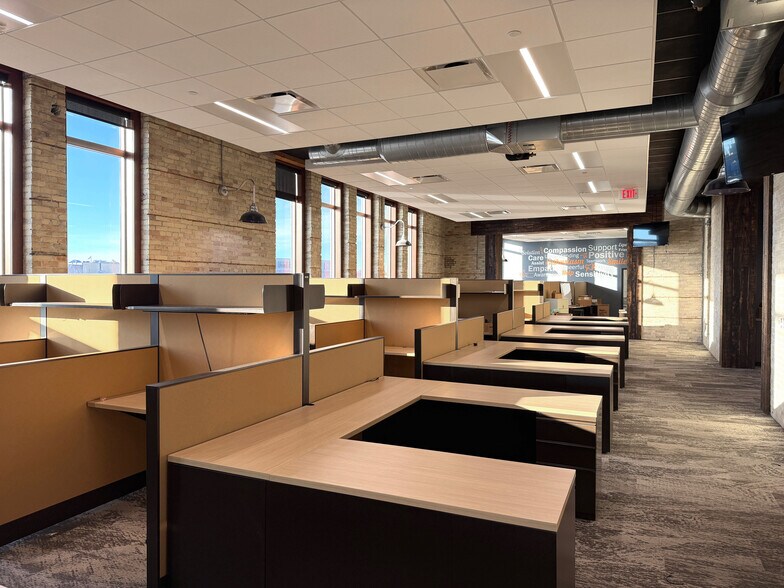 More Photos Of 2 N 8th St, Manitowoc Medical For Lease