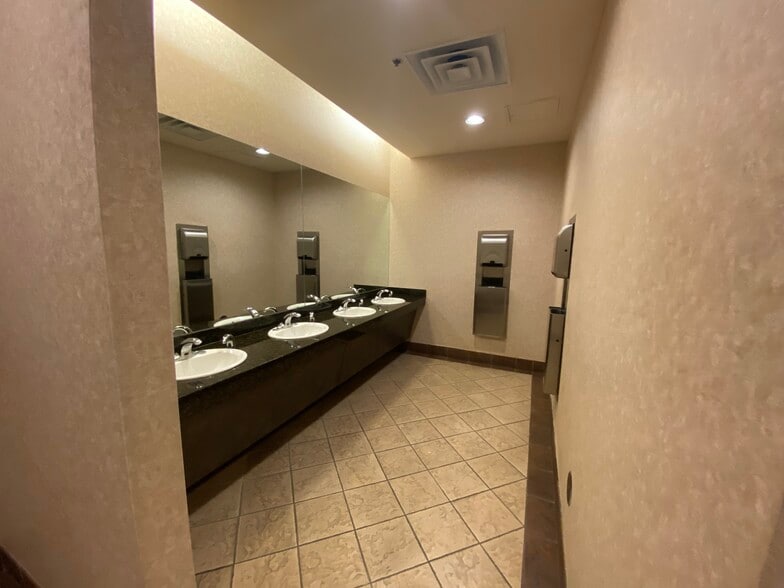 More Photos Of 785 Greens Pky, Houston Office For Sale