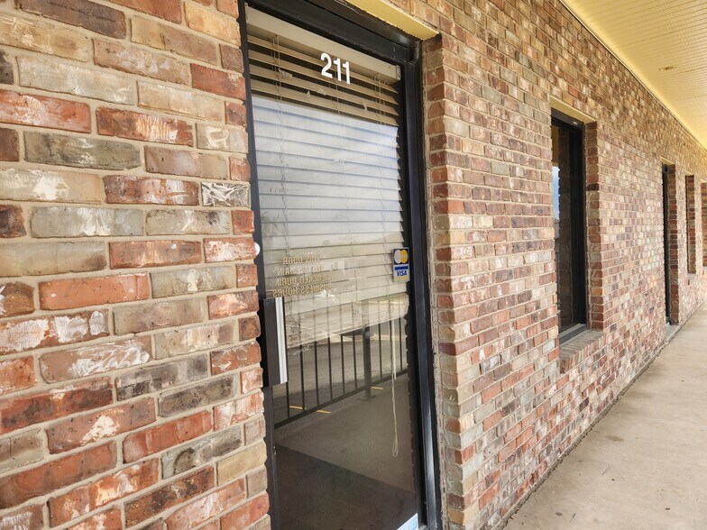 More Photos Of 10221 Desert Sands St, San Antonio Unknown For Lease