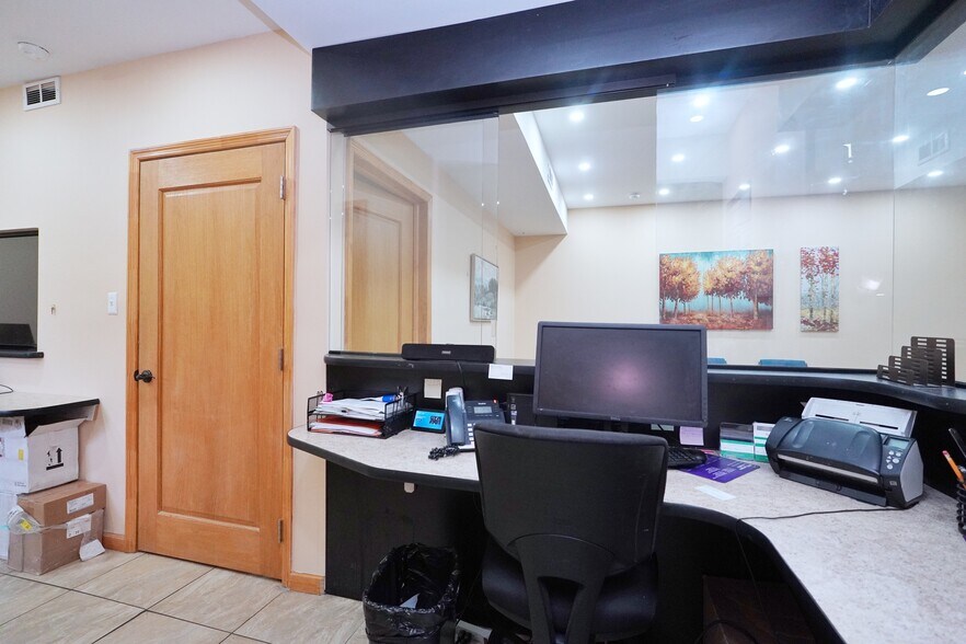 More Photos Of 1086 Forest Ave, Staten Island Medical For Lease