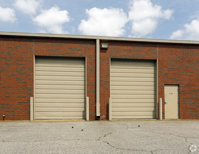 More Photos Of 4135-4165 Willow Lake Blvd, Memphis Light Distribution For Lease