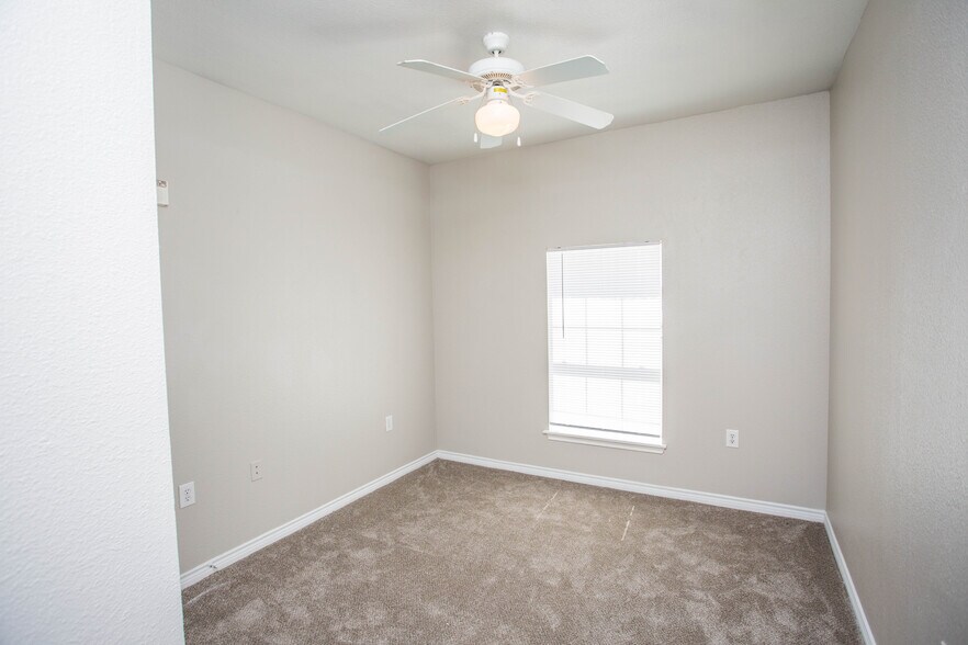 More Photos Of 2627 Oak Dr, Lubbock Apartments For Sale