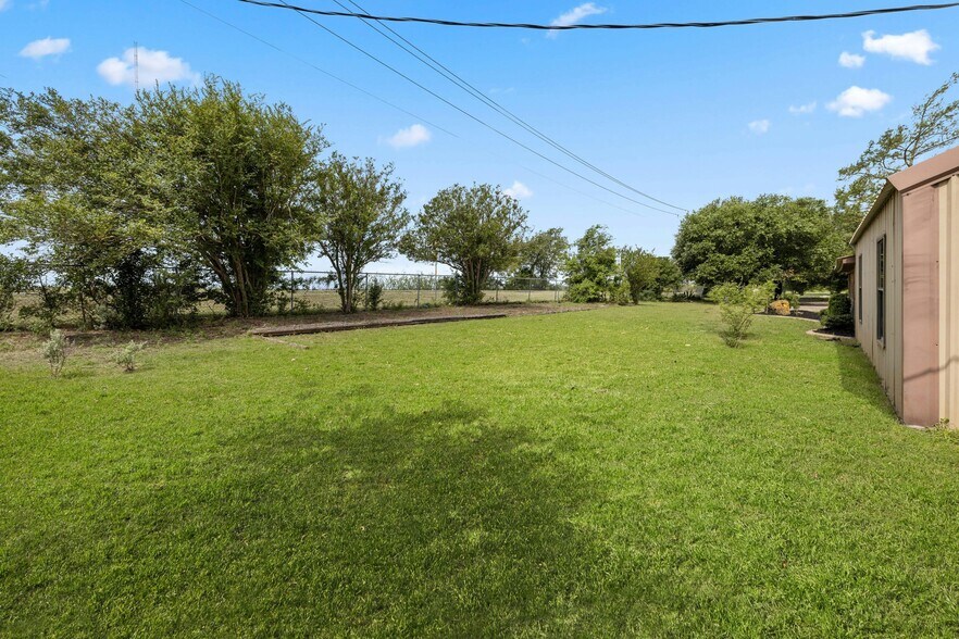 More Photos Of 3220 Farm-To-Market 2086, Temple Distribution For Lease