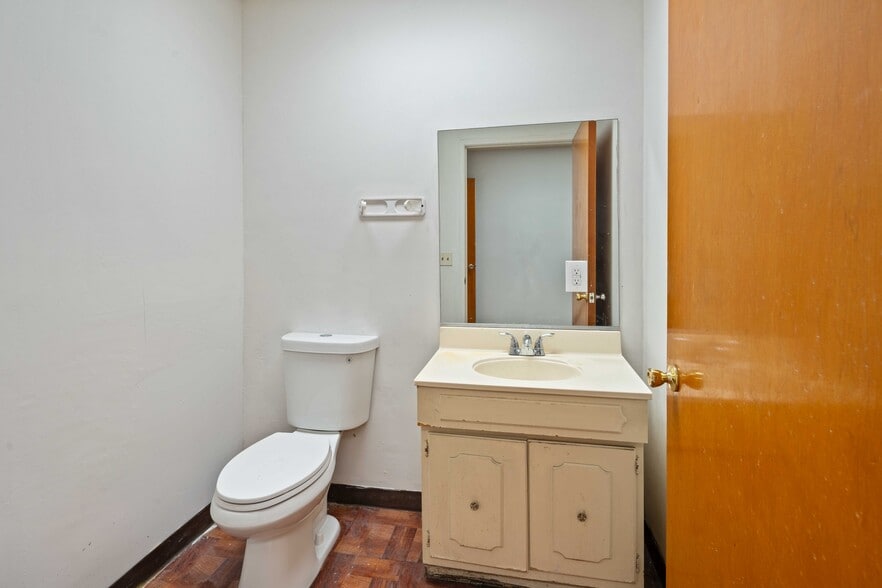 More Photos Of 1421 S Hill St, Los Angeles Warehouse For Sale