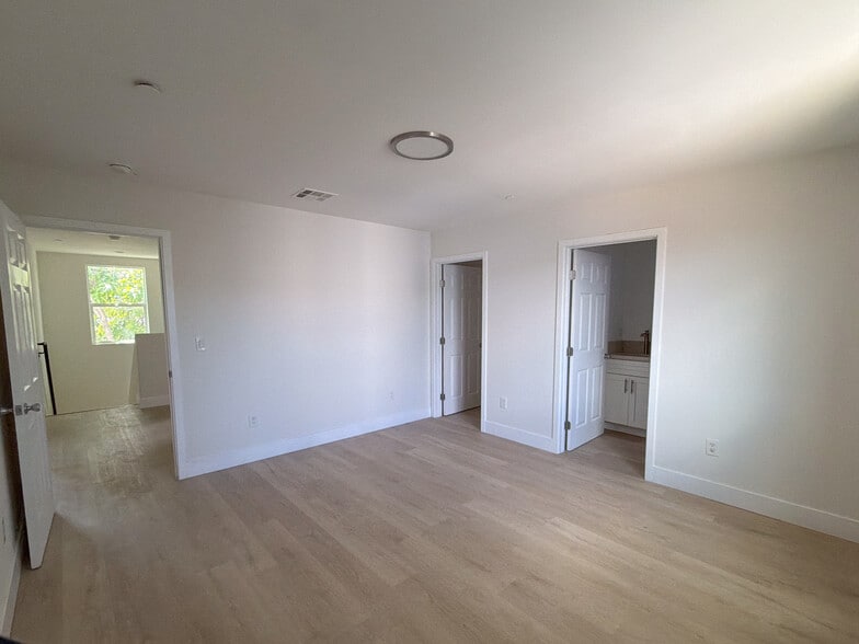 More Photos Of 645 W 97th St, Los Angeles Apartments For Sale