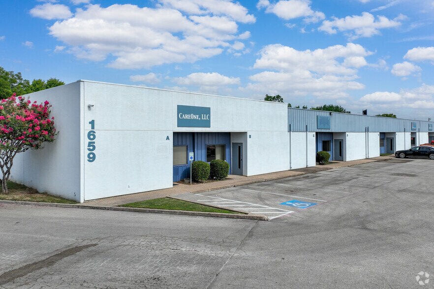 More Photos Of 1663 Hickory Dr, Haltom City Unknown For Lease