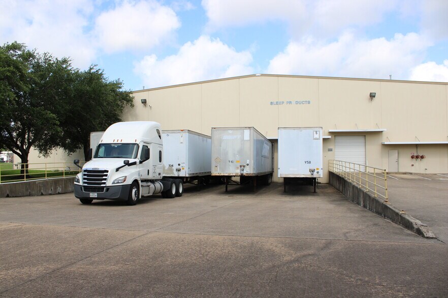 More Photos Of 5808 Berry Brook Dr, Houston Warehouse For Sale