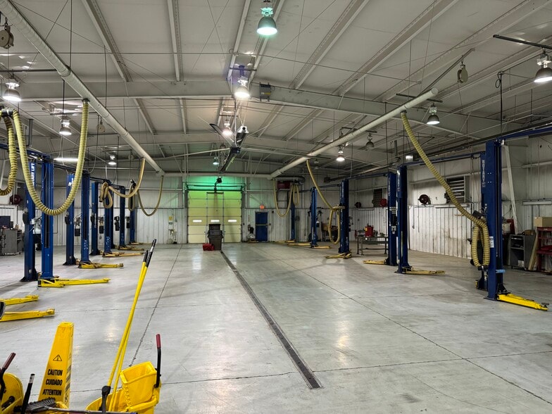 More Photos Of 613 W I 240 Service Rd, Oklahoma City Auto Dealership For Lease