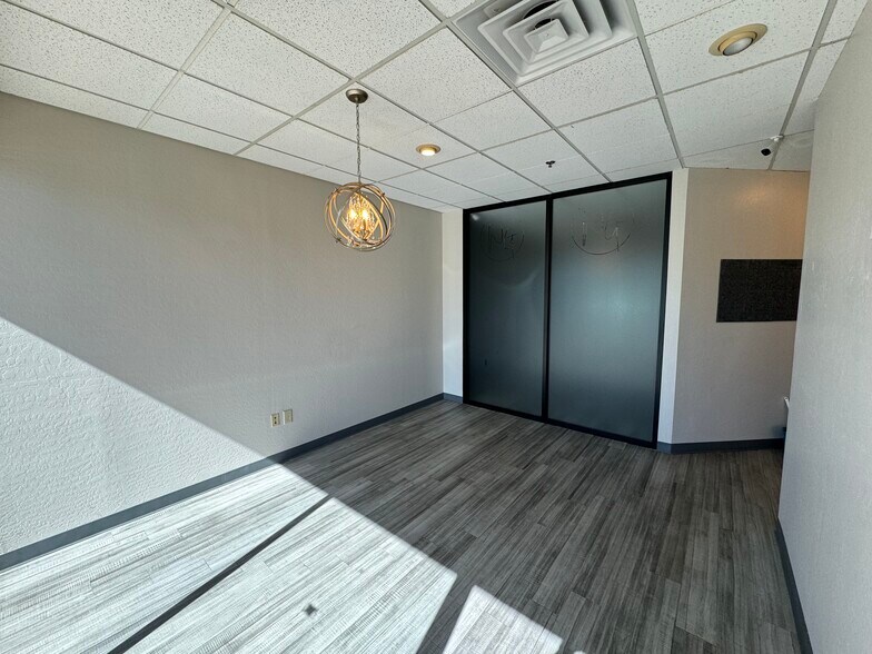 More Photos Of 8263 W Thunderbird Rd, Peoria Office For Lease