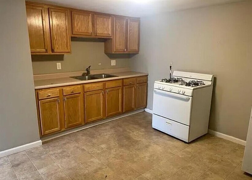 More Photos Of 522 N Main St, Hanna City Apartments For Sale