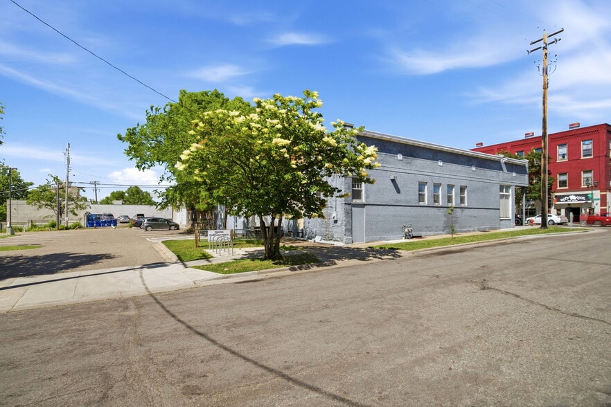 More Photos Of 871 Payne Ave, Saint Paul Storefront For Sale